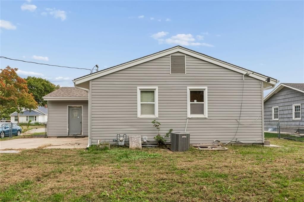 Photo 51 of 53 - 559 E Prairie Street, Olathe, KS 66061