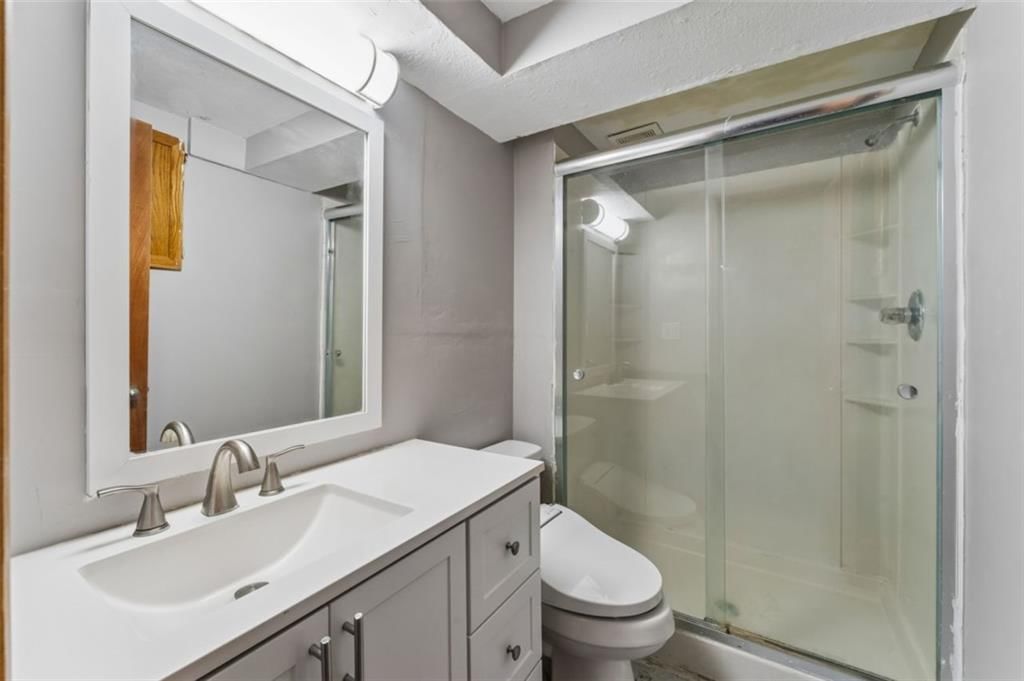 Double vanity at 559 E Prairie Street, Olathe, KS 66061