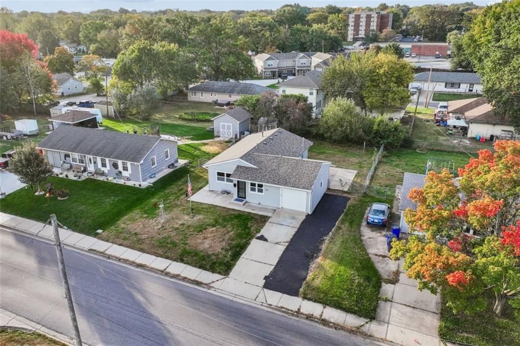 Photo 42 of 53 - 559 E Prairie Street, Olathe, KS 66061