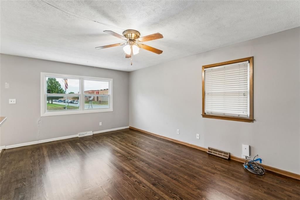 Photo 10 of 53 - 559 E Prairie Street, Olathe, KS 66061