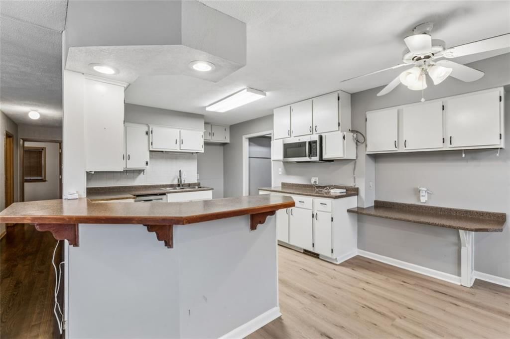 Open floor plan, kitchen island and white kitchen at 559 E Prairie Street, Olathe, KS 66061