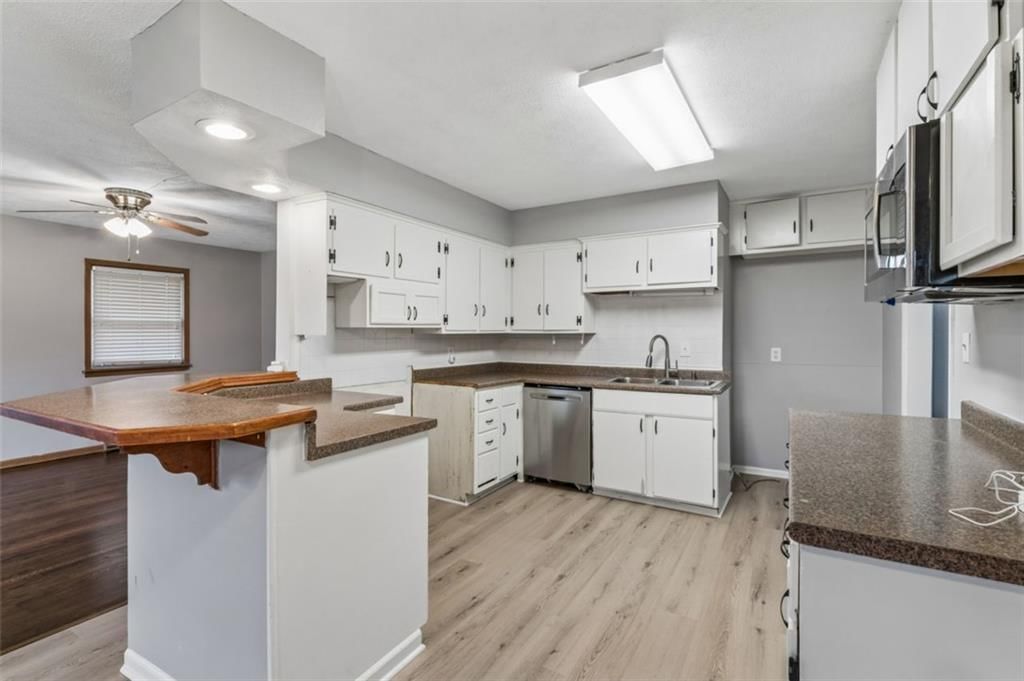 Photo 13 of 53 - 559 E Prairie Street, Olathe, KS 66061