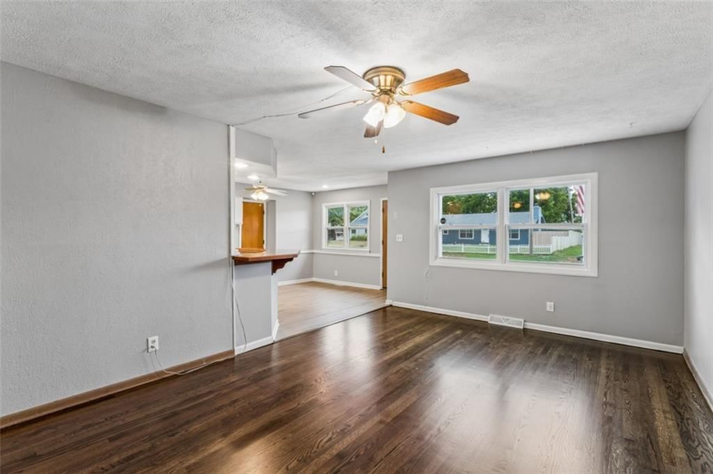 Photo 11 of 53 - 559 E Prairie Street, Olathe, KS 66061