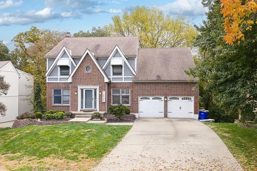 14935 W 76th Street, Shawnee, KS: listing photo 2