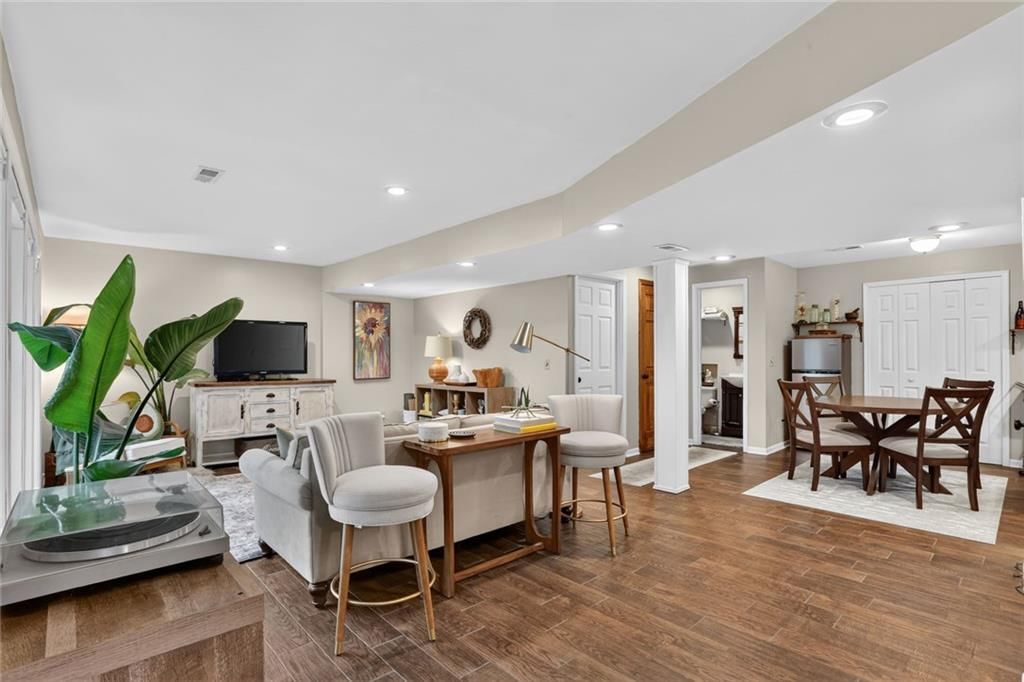 7710 N Pomona Place, Kansas City, MO: listing photo 3