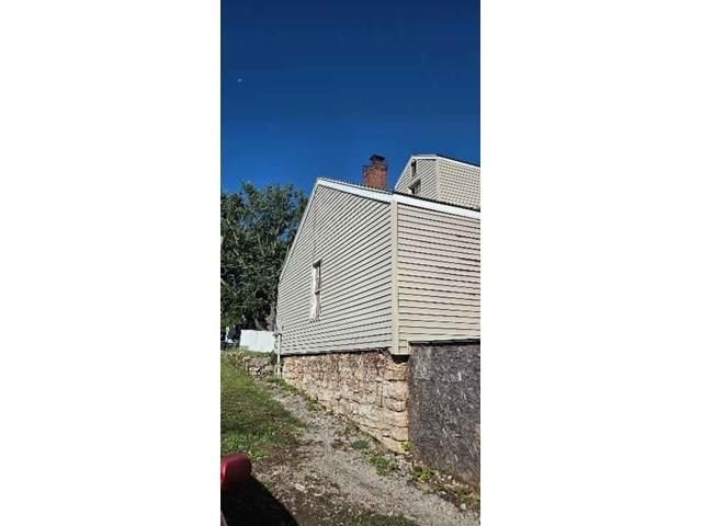 Mixed exterior materials at 829 N Dodgion Avenue, Independence, MO 64050