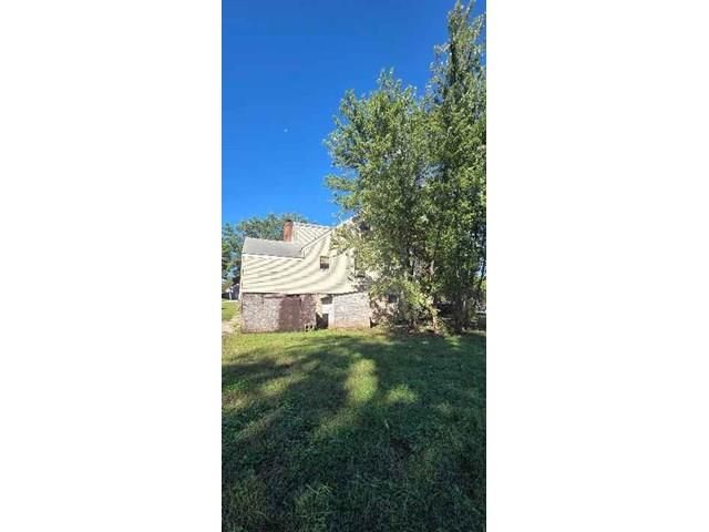 Photo 5 of 10 - 829 N Dodgion Avenue, Independence, MO 64050