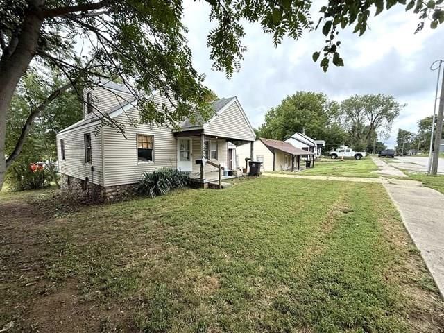 829 N Dodgion Avenue, Independence, MO: listing photo 2
