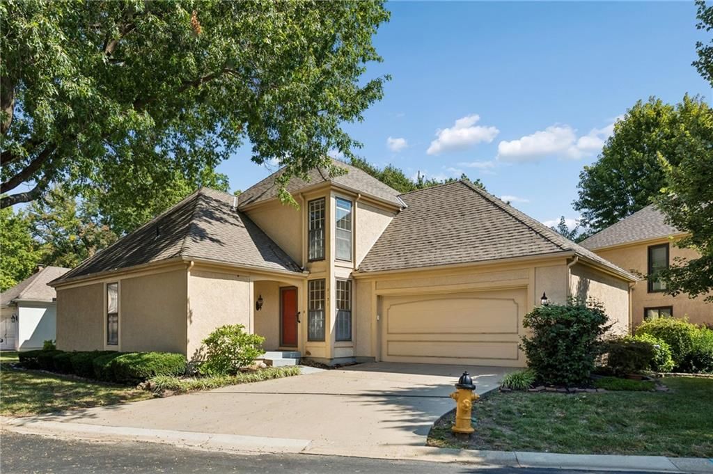 9151 W 102nd Terrace, Overland Park, KS: listing photo 2