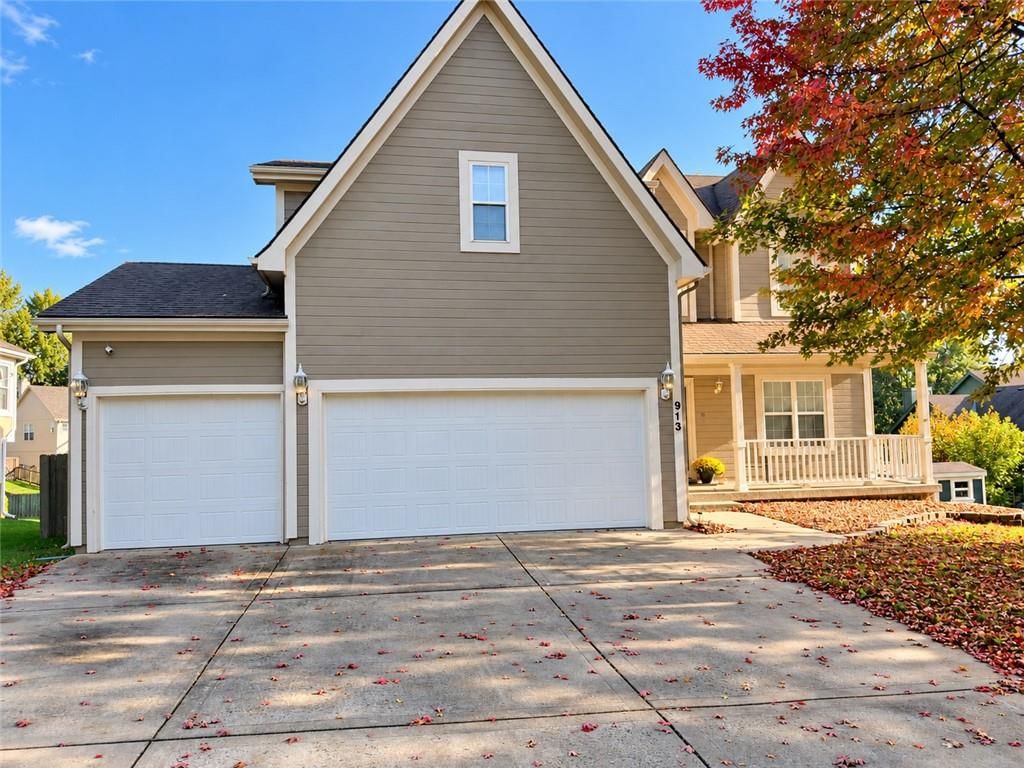 913 Aspen Drive, Smithville, MO