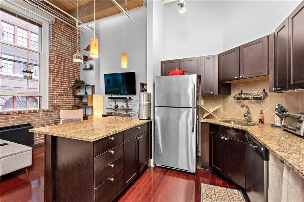 308 W 8TH Street, Kansas City, MO: listing photo 3