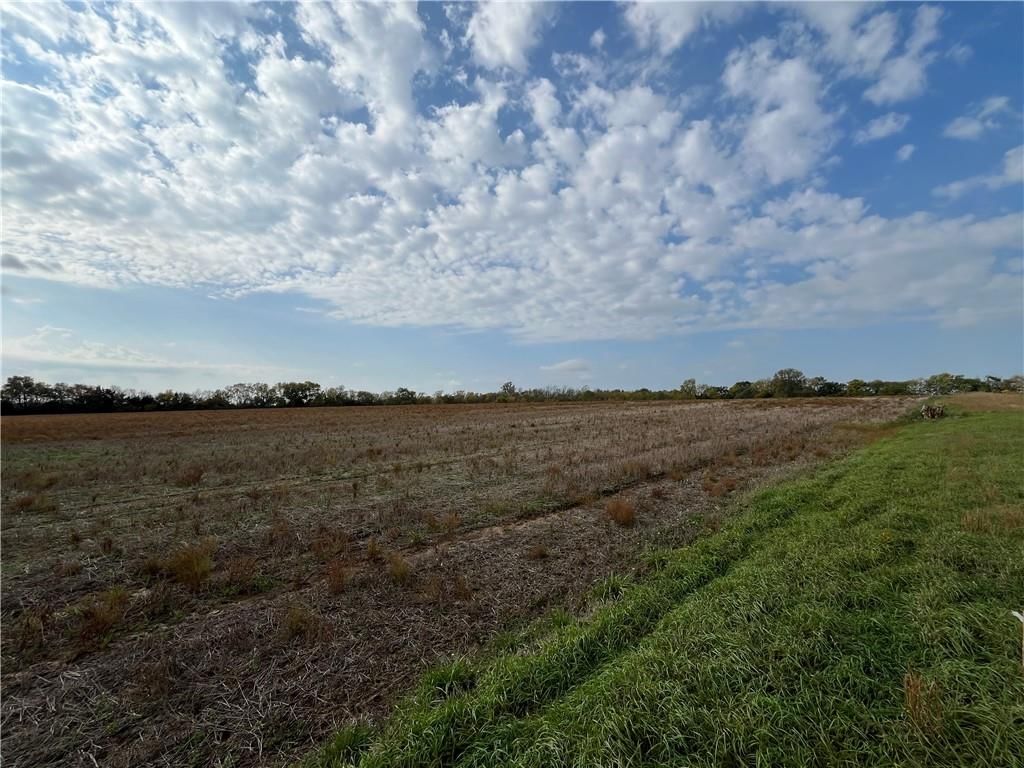 Photo 14 of 16 - 22710 Sunflower Road, Edgerton, KS 66021