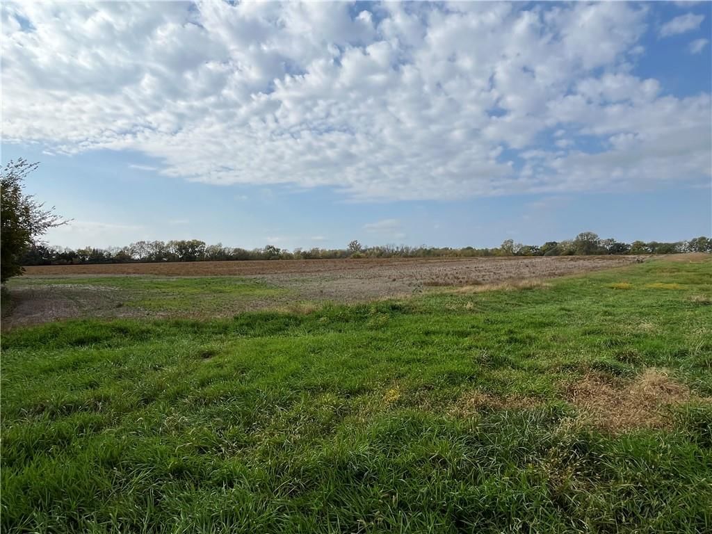 Photo 13 of 16 - 22710 Sunflower Road, Edgerton, KS 66021