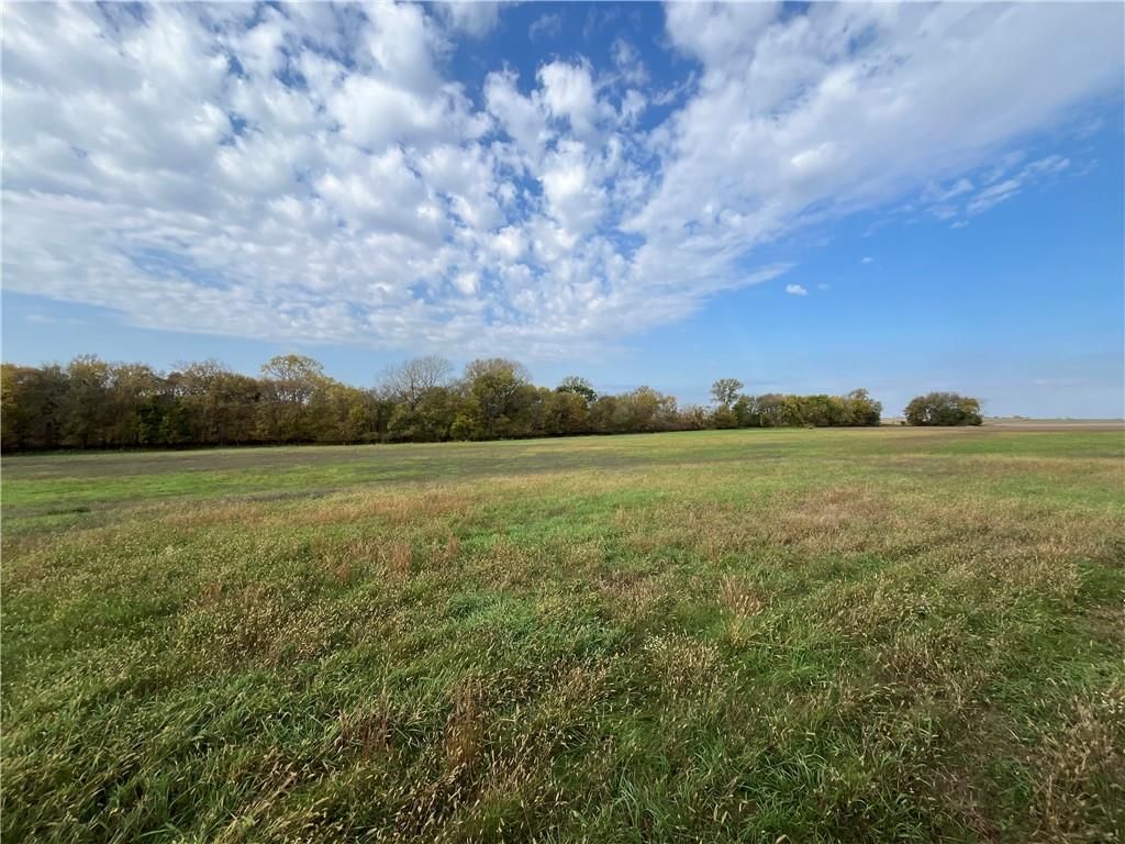 Photo 12 of 16 - 22710 Sunflower Road, Edgerton, KS 66021