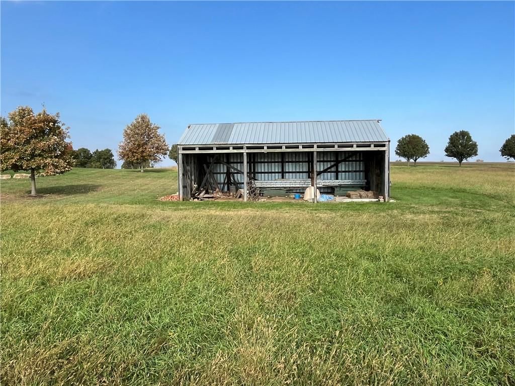 Photo 7 of 16 - 22710 Sunflower Road, Edgerton, KS 66021