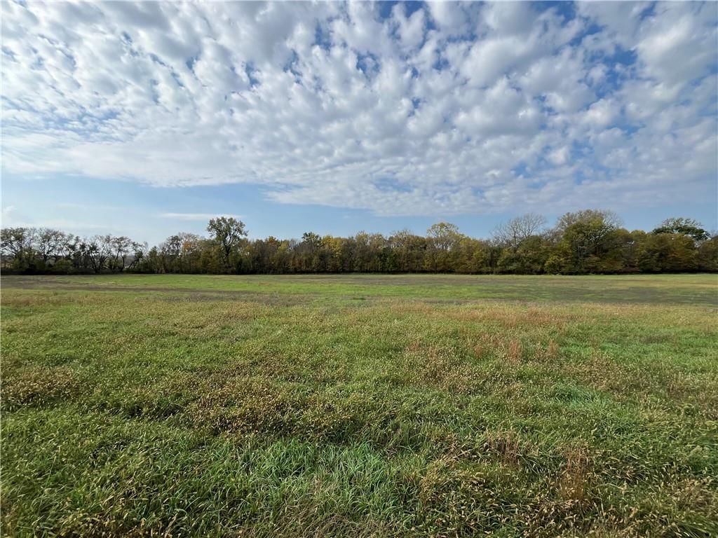 Photo 11 of 16 - 22710 Sunflower Road, Edgerton, KS 66021