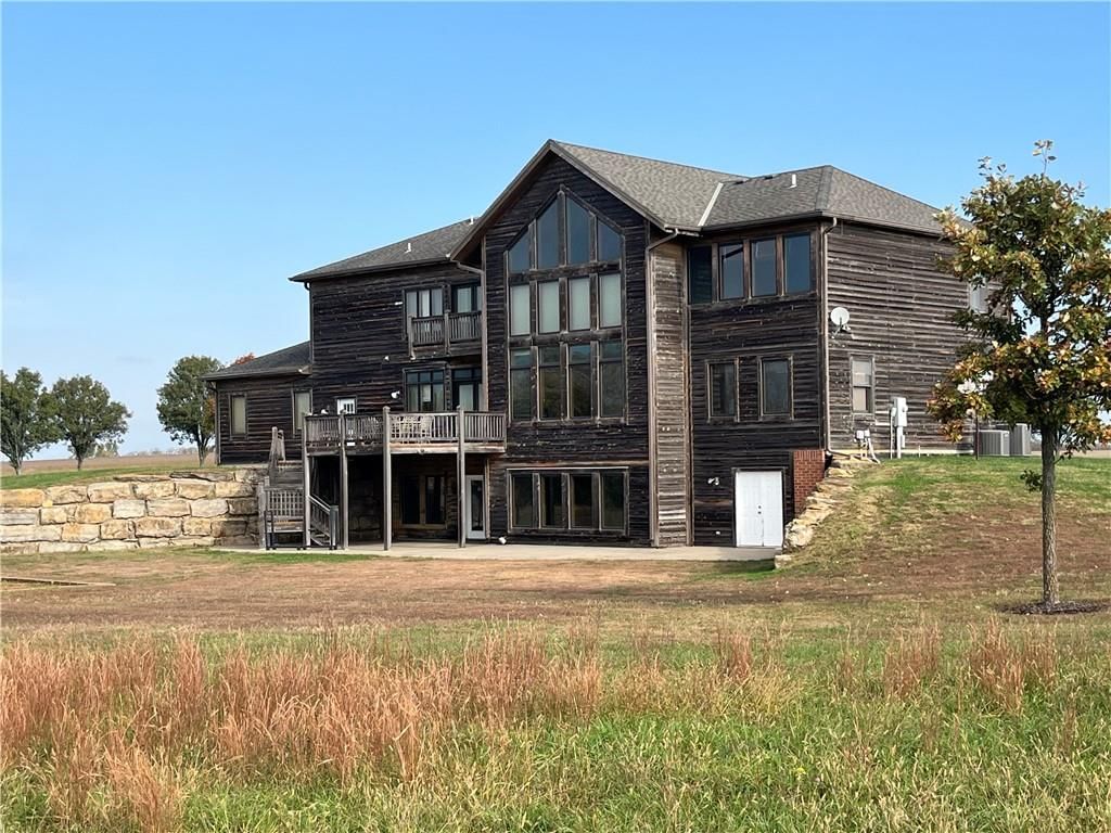 Photo 8 of 16 - 22710 Sunflower Road, Edgerton, KS 66021