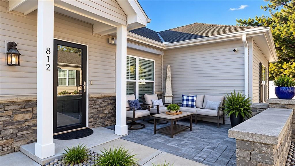 812 NE 66th Street, Gladstone, MO: listing photo 2