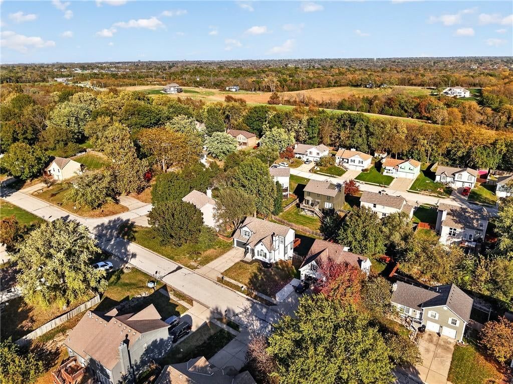 Photo 5 of 71 - 6529 NW Hidden Valley Road, Kansas City, MO 64152