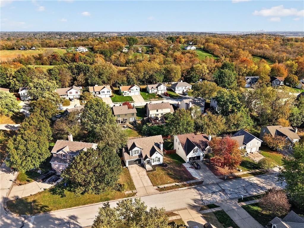 Photo 4 of 71 - 6529 NW Hidden Valley Road, Kansas City, MO 64152