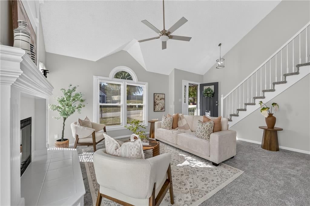 Built-ins at 6529 NW Hidden Valley Road, Kansas City, MO 64152