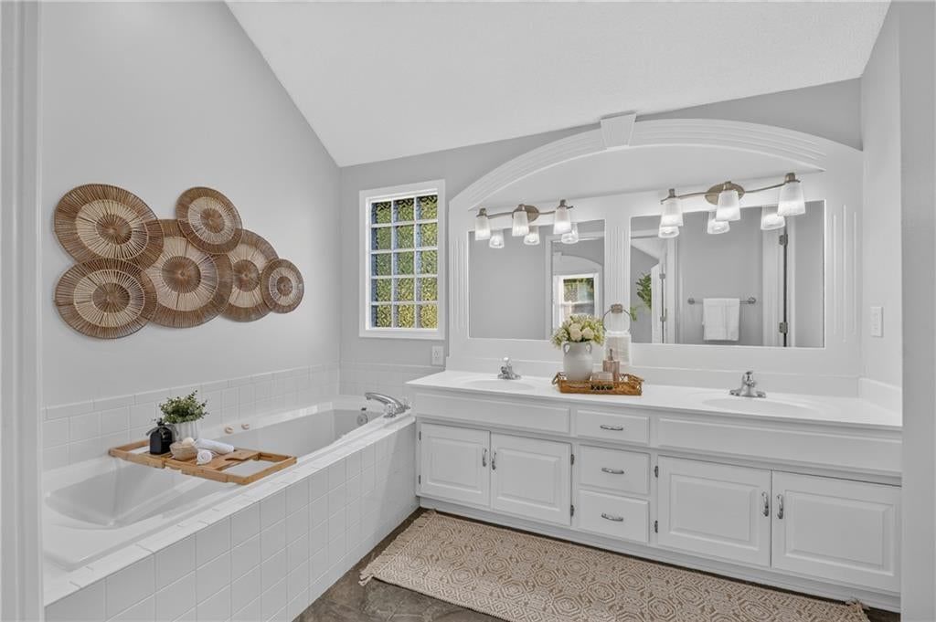 Double vanity at 6529 NW Hidden Valley Road, Kansas City, MO 64152