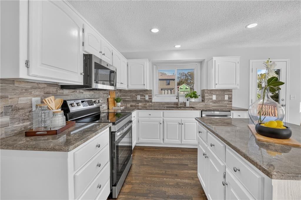 Photo 33 of 71 - 6529 NW Hidden Valley Road, Kansas City, MO 64152