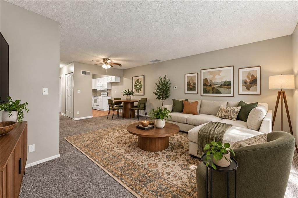 6938 NW Chapel Woods Lane, Kansas City, MO: listing photo 2