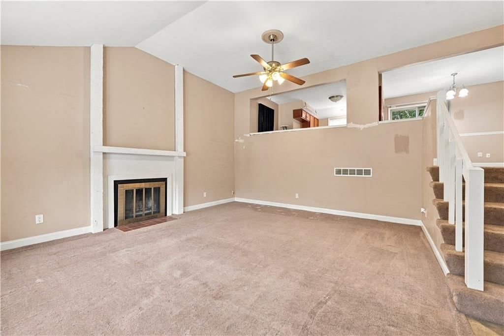 Built-ins at 14624 W 91st Place, Lenexa, KS 66215