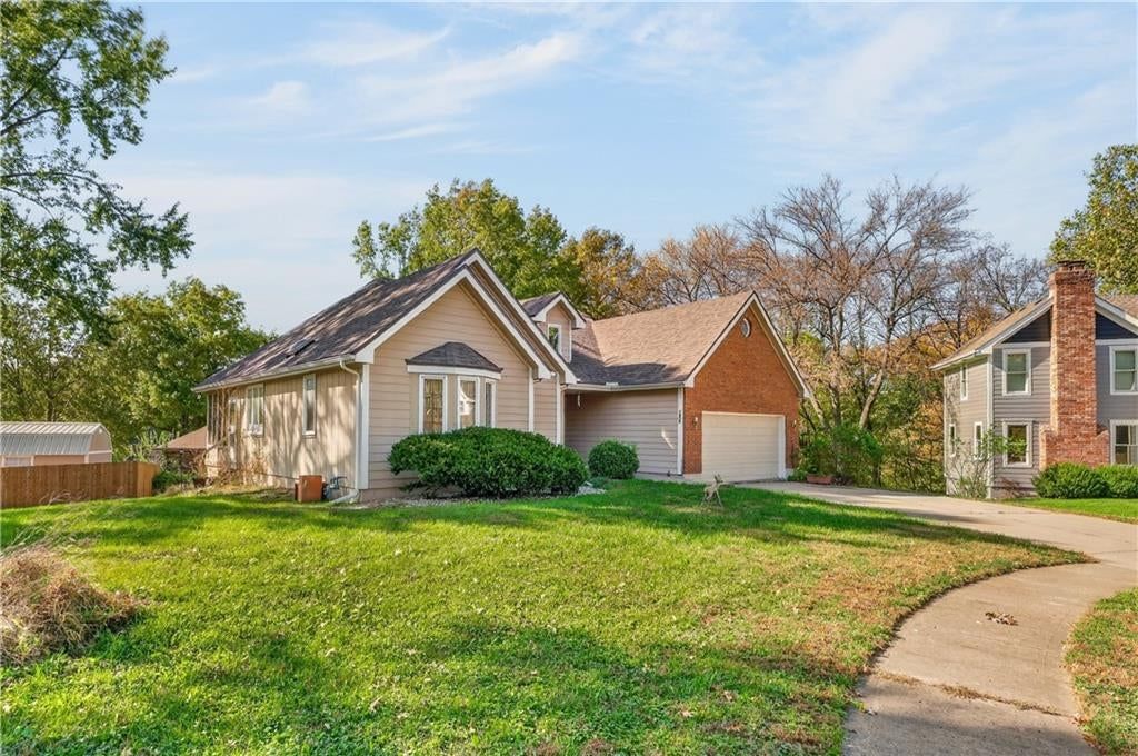 1957 Larkspur Drive, Liberty, MO: listing photo 2
