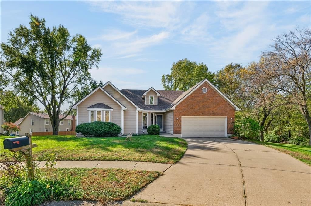 1957 Larkspur Drive, Liberty, MO: listing photo 3