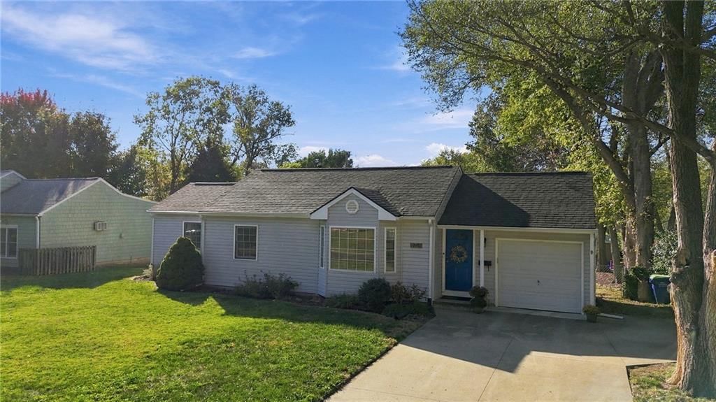 8218 Mackey Street, Overland Park, KS: listing photo 3