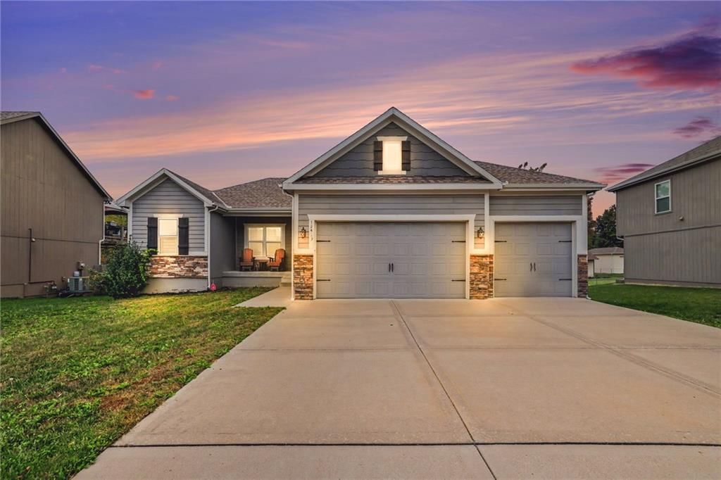 12419 Live Oak Circle, Peculiar, MO
