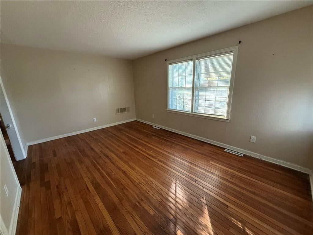 8207 Antioch Road, Overland Park, KS: listing photo 2