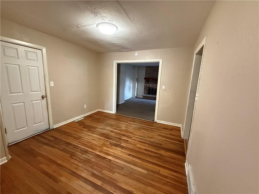 8207 Antioch Road, Overland Park, KS: listing photo 3