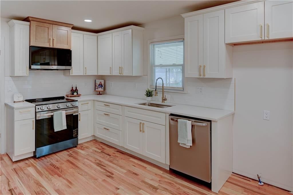 Photo 10 of 55 - 6513 Larsen Lane, Shawnee, KS 66203