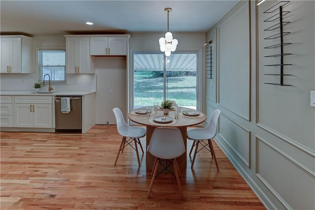 Photo 13 of 55 - 6513 Larsen Lane, Shawnee, KS 66203