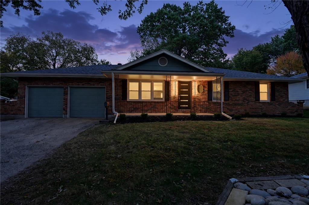 6513 Larsen Lane, Shawnee, KS: listing photo 2