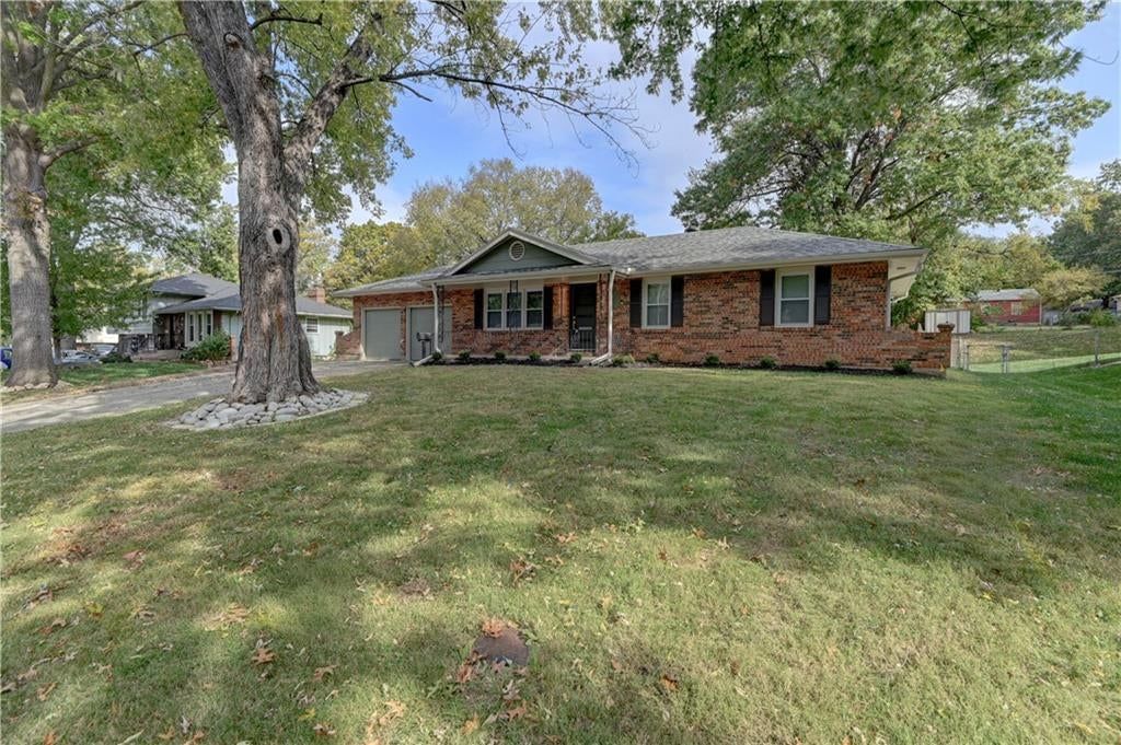 Photo 49 of 55 - 6513 Larsen Lane, Shawnee, KS 66203