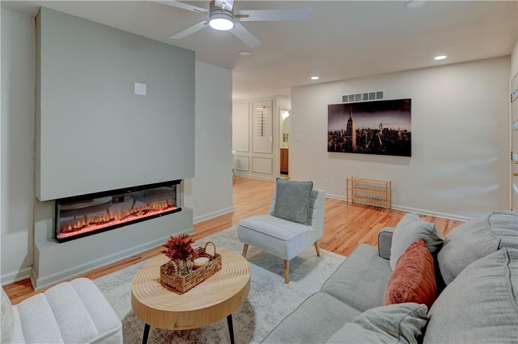 Photo 5 of 55 - 6513 Larsen Lane, Shawnee, KS 66203