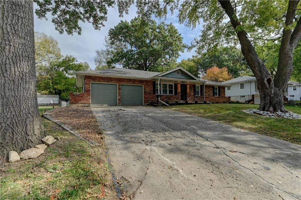 Photo 51 of 55 - 6513 Larsen Lane, Shawnee, KS 66203