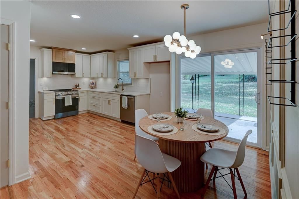 Photo 14 of 55 - 6513 Larsen Lane, Shawnee, KS 66203