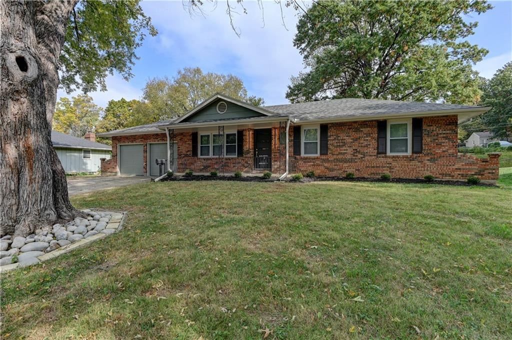 Photo 38 of 55 - 6513 Larsen Lane, Shawnee, KS 66203