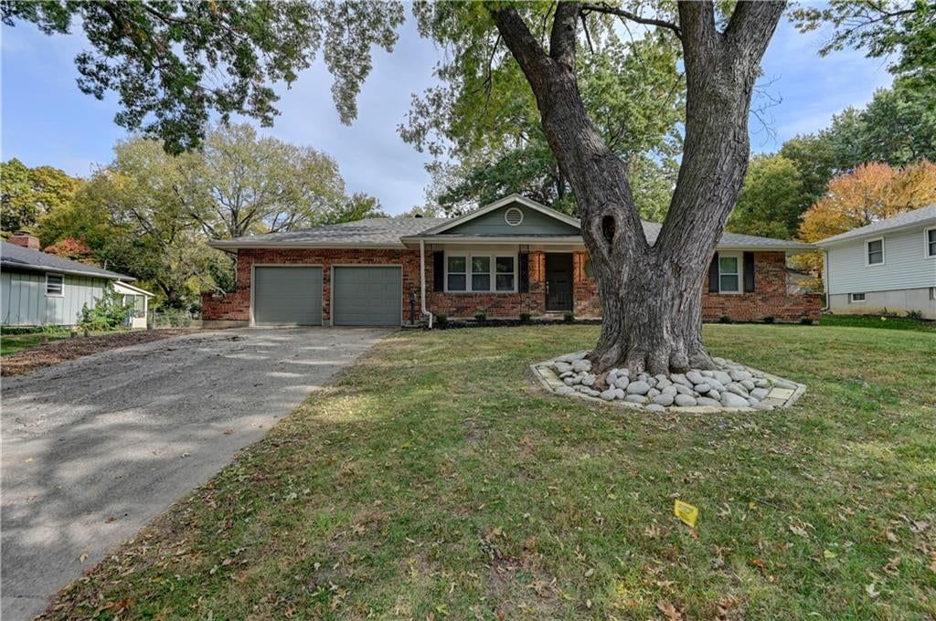 Photo 50 of 55 - 6513 Larsen Lane, Shawnee, KS 66203