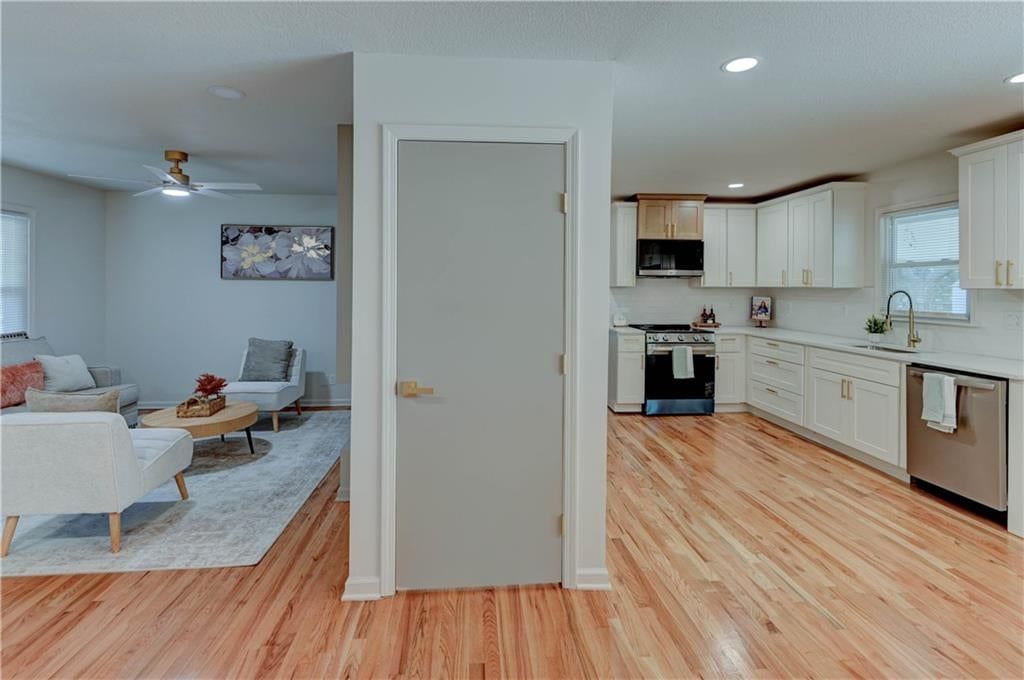 Photo 7 of 55 - 6513 Larsen Lane, Shawnee, KS 66203