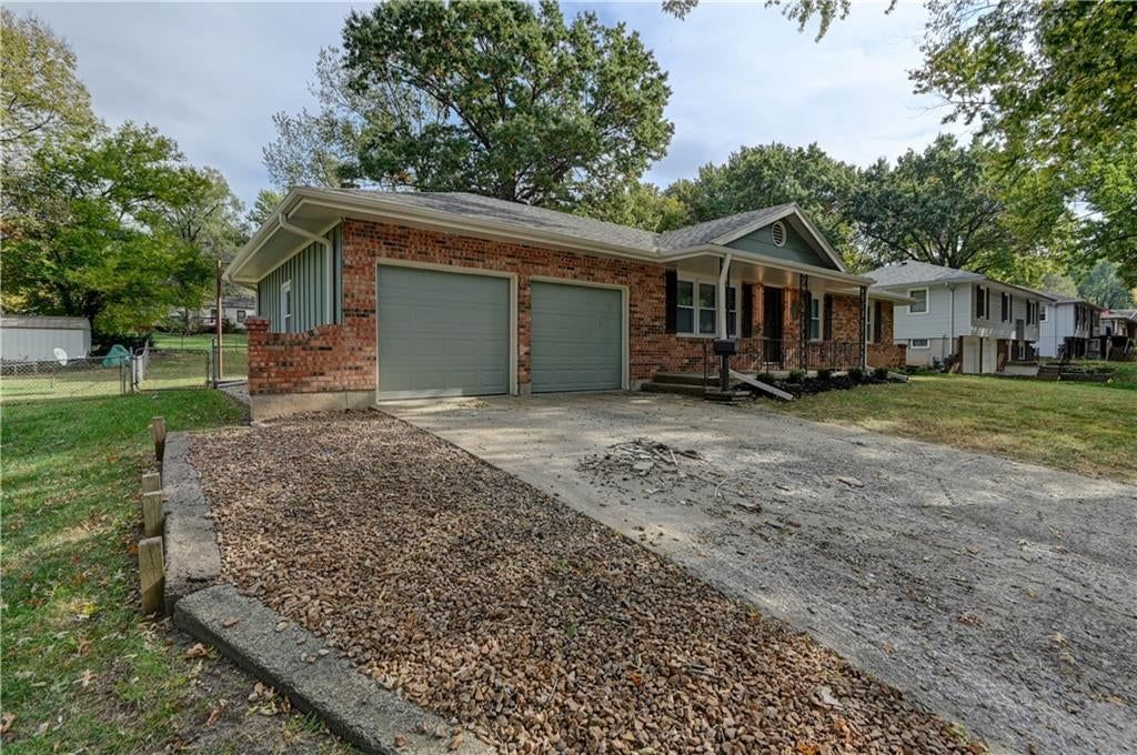 Photo 39 of 55 - 6513 Larsen Lane, Shawnee, KS 66203