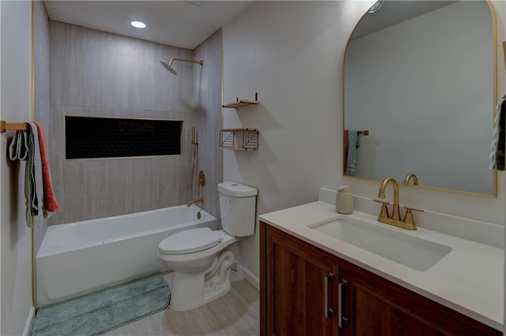 Photo 26 of 55 - 6513 Larsen Lane, Shawnee, KS 66203