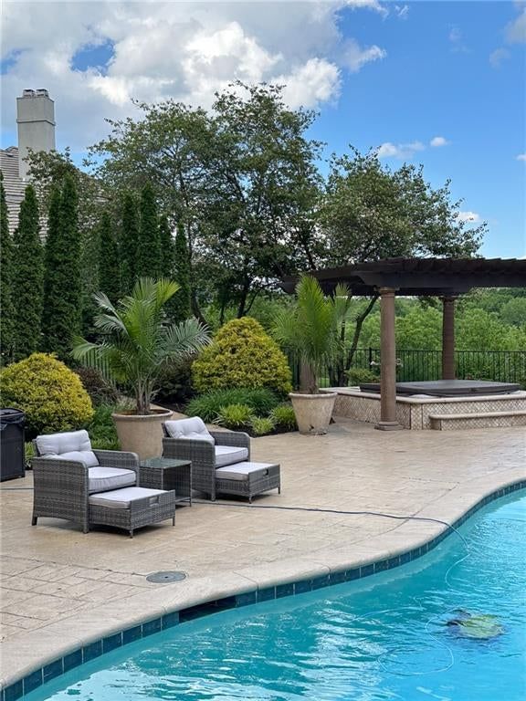 Pergola at 1205 NW 43rd Terrace, Kansas City, MO 64116