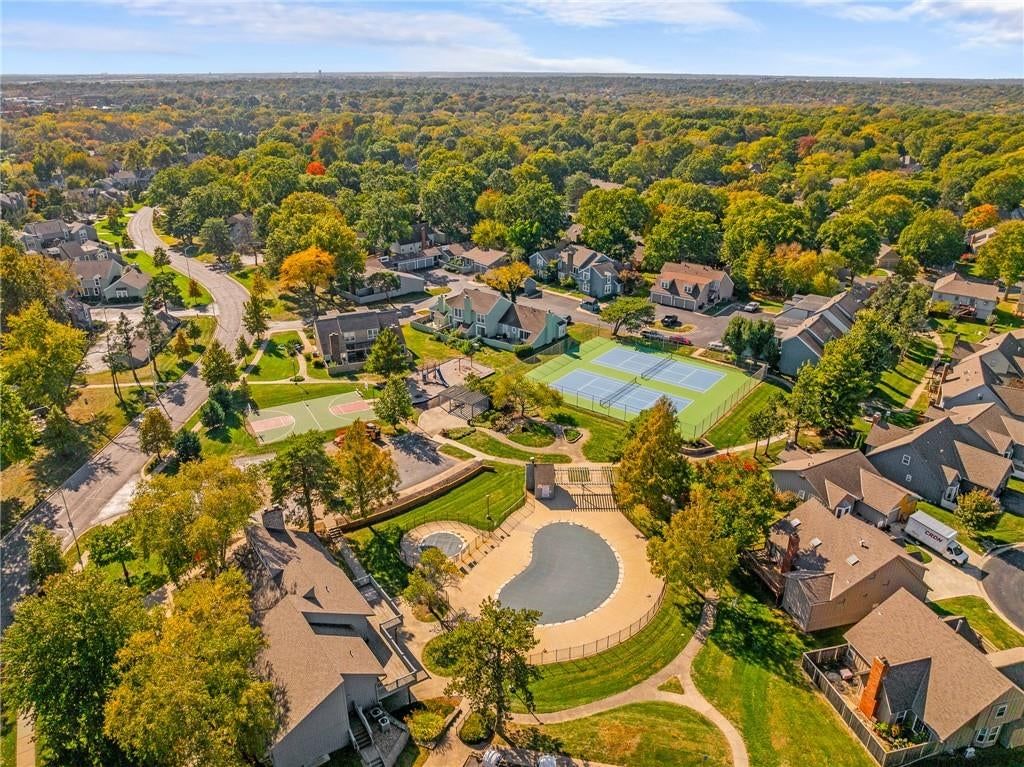 Photo 42 of 46 - 7900 Colony Lane, Lenexa, KS 66215