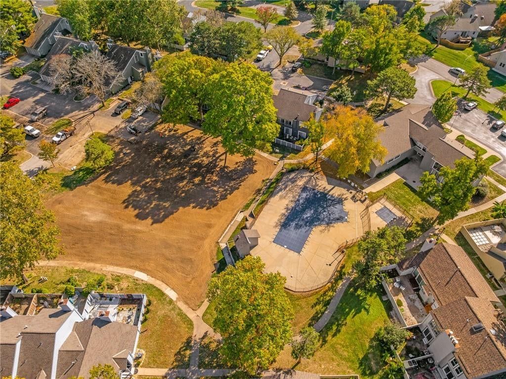 Photo 41 of 46 - 7900 Colony Lane, Lenexa, KS 66215